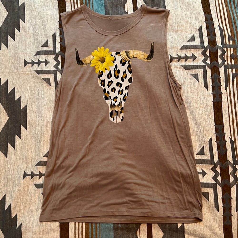 Flowy tank top size Med ( no tags) color bear brand